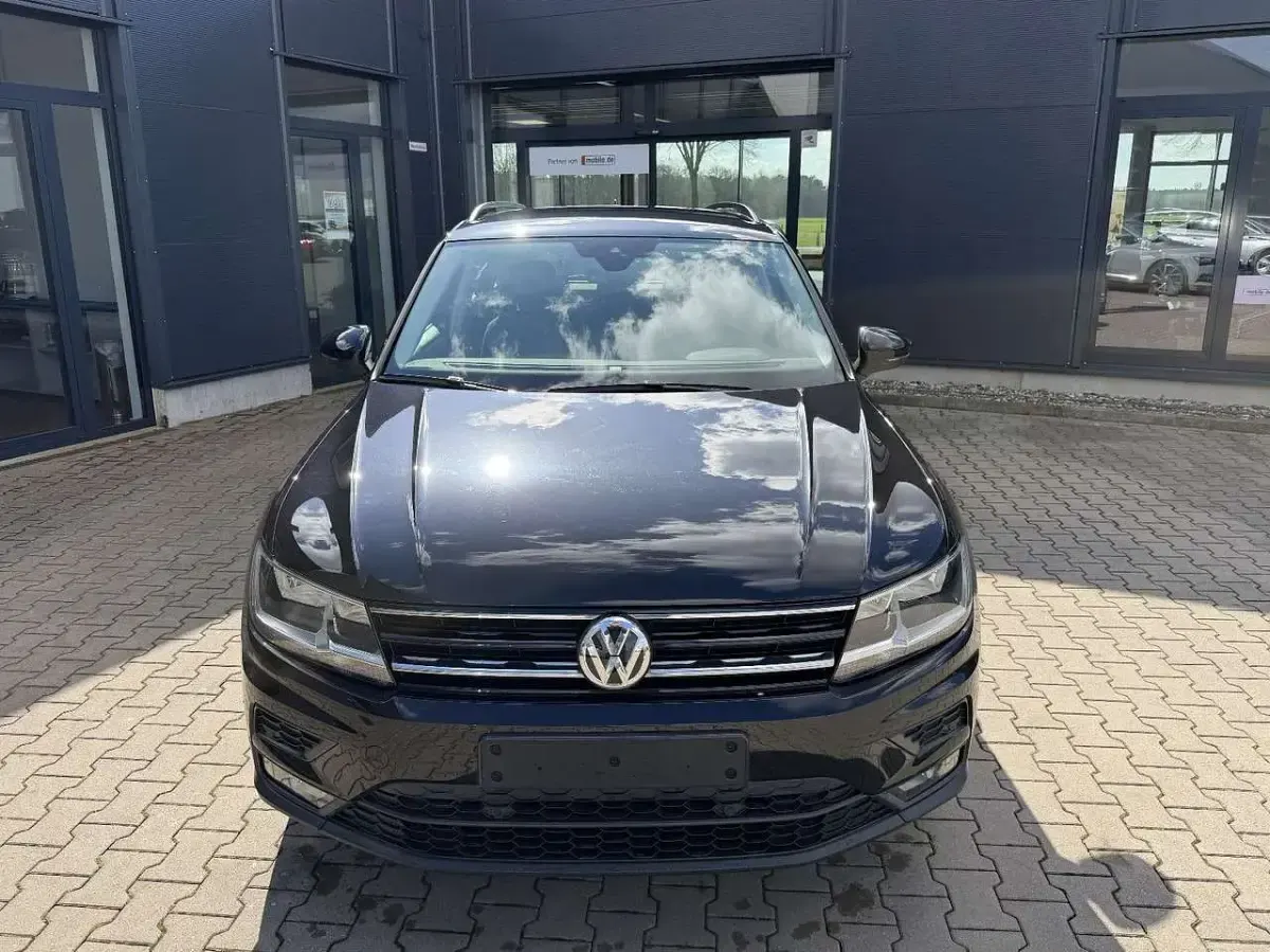 Gebraucht VW Tiguan Trendline 125 PS (91 kW) 2018 Schwarz SUV