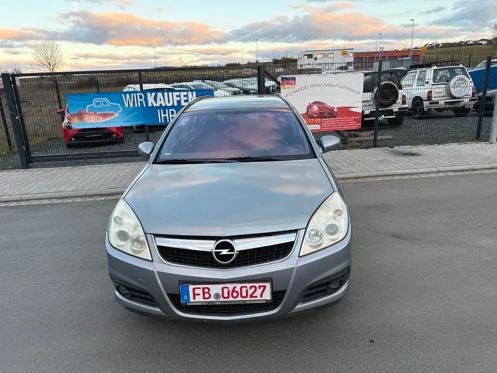 Gebraucht Opel Vectra Edition 140 PS (102 kW) 2007 Silber Limousine