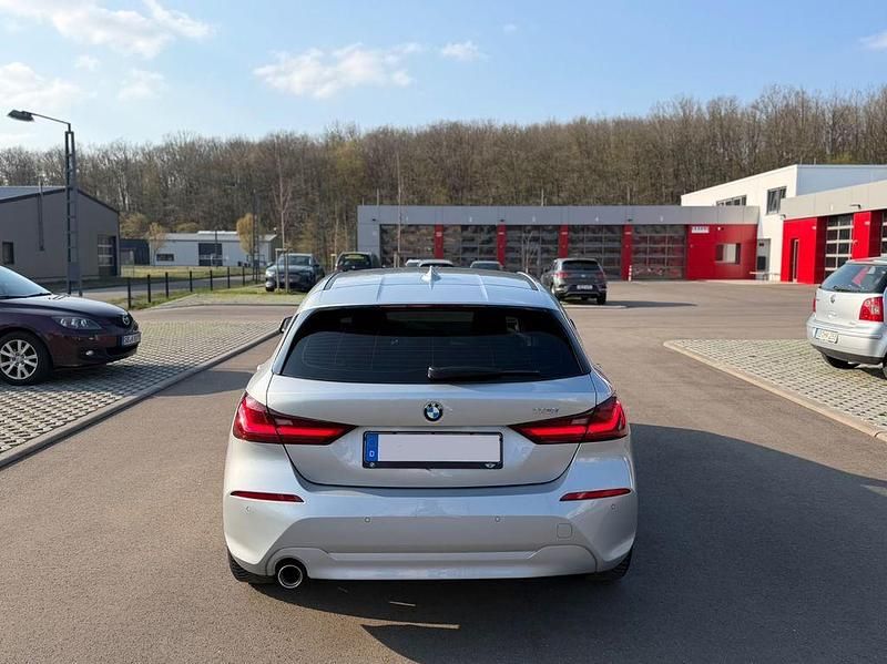 Gebraucht BMW 118 Advantage 140 PS (102 kW) 2020 Silber Kleinwagen