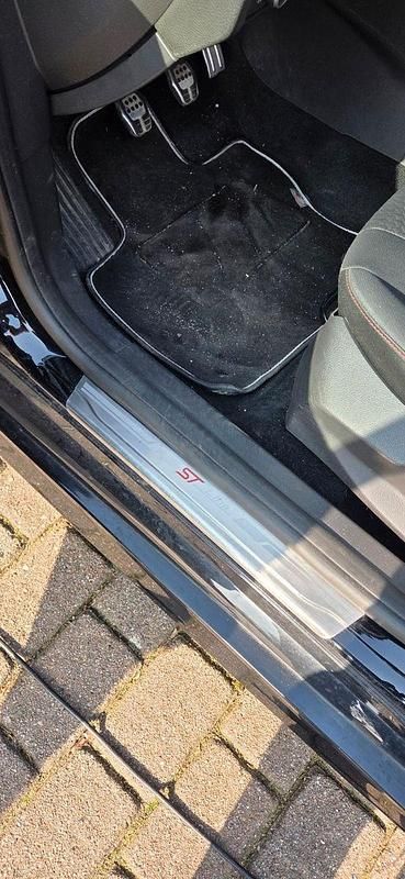 Gebraucht Ford Focus ST-Line 120 PS (88 kW) 2017 Schwarz Kombi