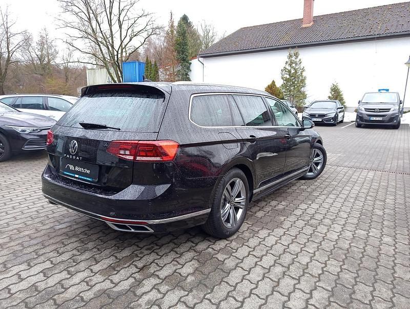 Gebraucht VW Passat Highline 150 PS (110 kW) 2019 Blau Kombi