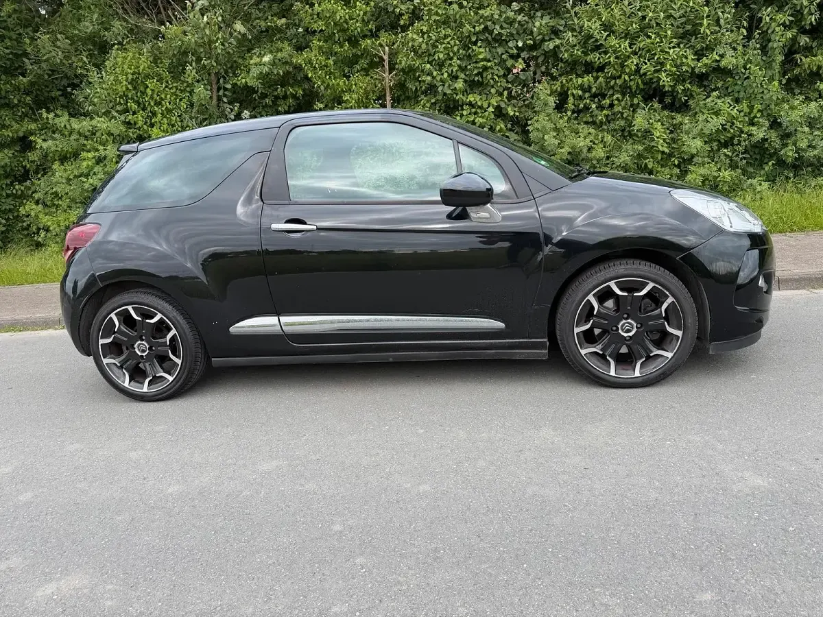 Gebraucht Citroën DS3 155 PS (114 kW) 2013 Schwarz Kleinwagen