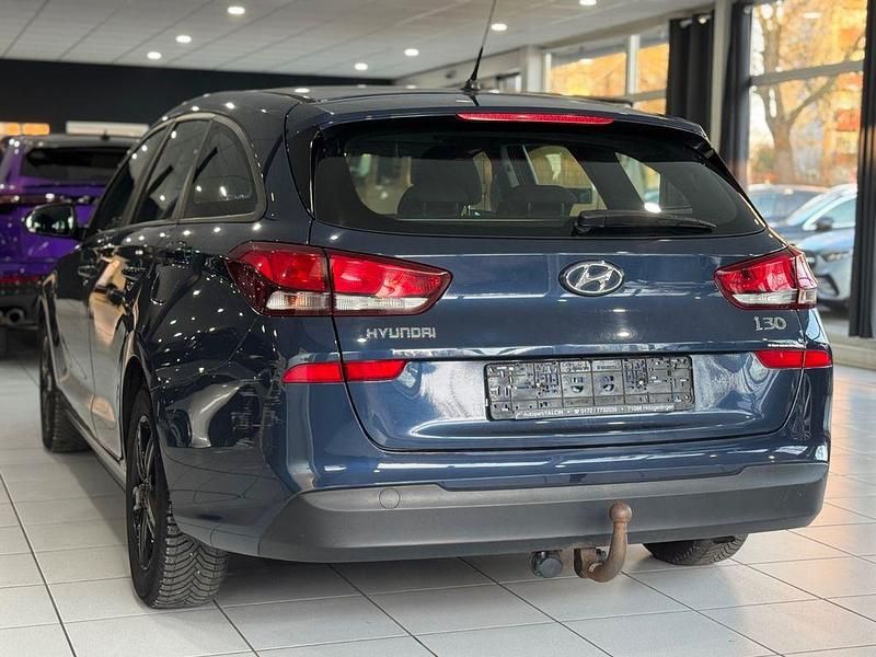 Second-hand Hyundai i30 Select 101 CP (74 kW) 2017 Albastru Break