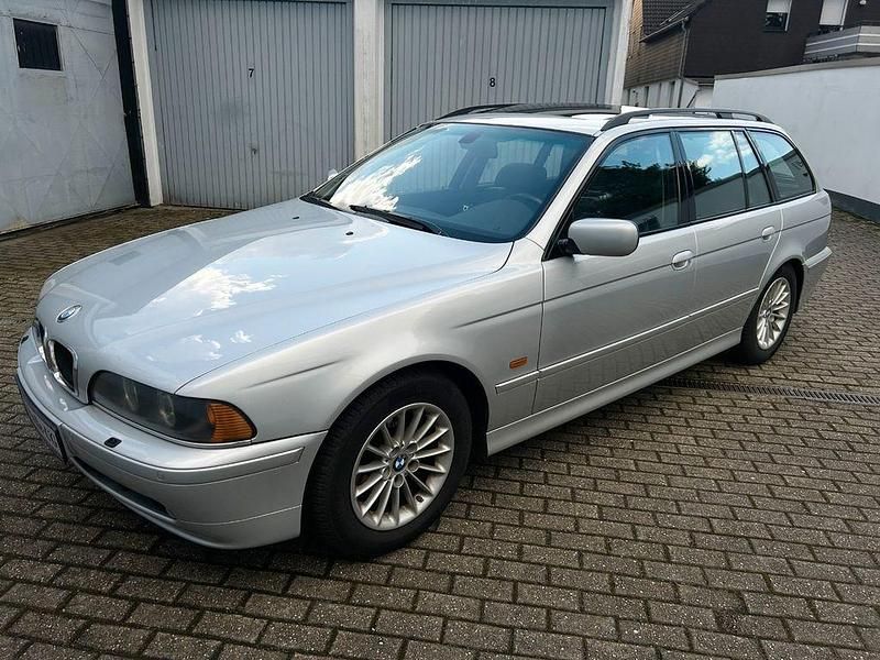 Gebraucht BMW 530 Exclusive 231 PS (169 kW) 2001 Silber Kombi
