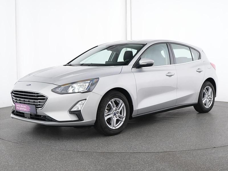 Polar silber Gebraucht 2022 Ford Focus Cool & Connect Limousine | 16.385 € - Bild 1/4