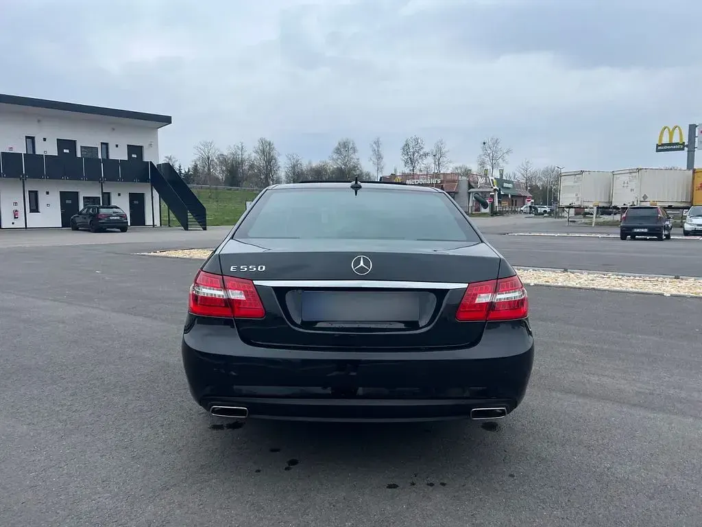 Gebraucht Mercedes E500 387 PS (284 kW) 2011 Schwarz Limousine