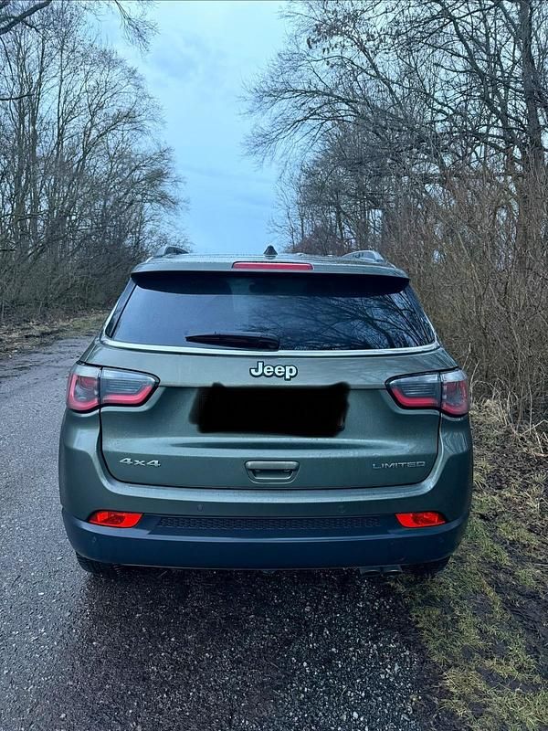 Gebraucht Jeep Compass Limited 170 PS (125 kW) 2017 Grün SUV