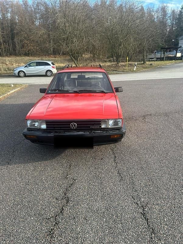 Second-hand VW Passat 70 CP (51 kW) 1987 Roșu Break