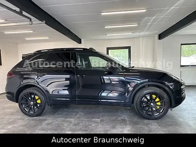 Używany Porsche Cayenne 245 KM (180 kW) 2012 Czarny SUV