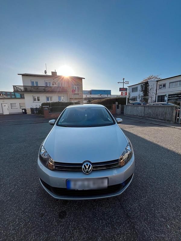 Gebraucht VW Golf VI 122 PS (89 kW) 2012 Silber Kleinwagen