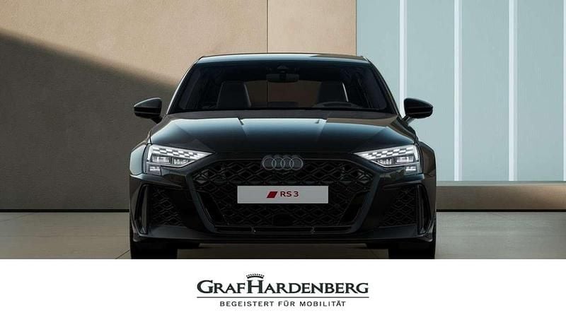 Mythosschwarz metallic Neu 2025 Audi RS3 Sportback Kleinwagen | 68.992 € (Fairer Preis) - Bild 1/4