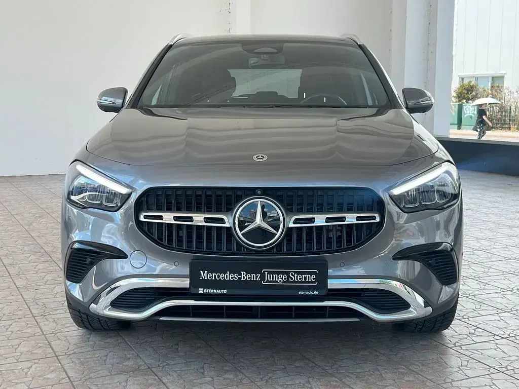 Gebraucht Mercedes GLA200 Progressive 163 PS (119 kW) 2026 Lack mountaingrau SUV