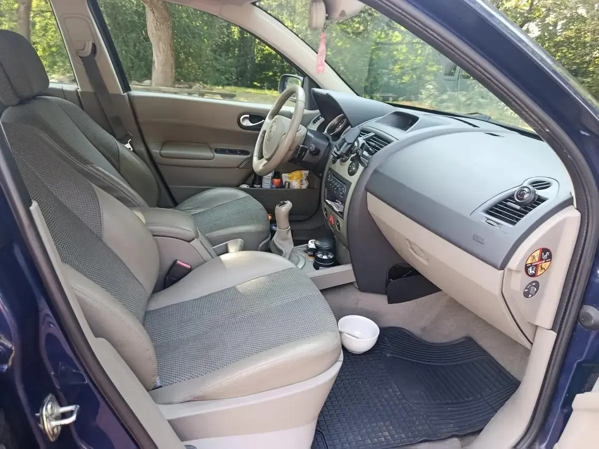 Gebraucht Renault Mégane II Privilege 113 PS (83 kW) 2005 Blau Limousine