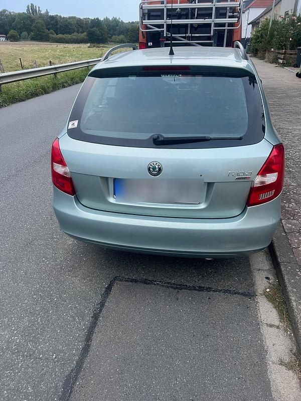 Blau Gebraucht 2010 Skoda Fabia Kombi | 2.500 € (Guter Preis) - Bild 1/3