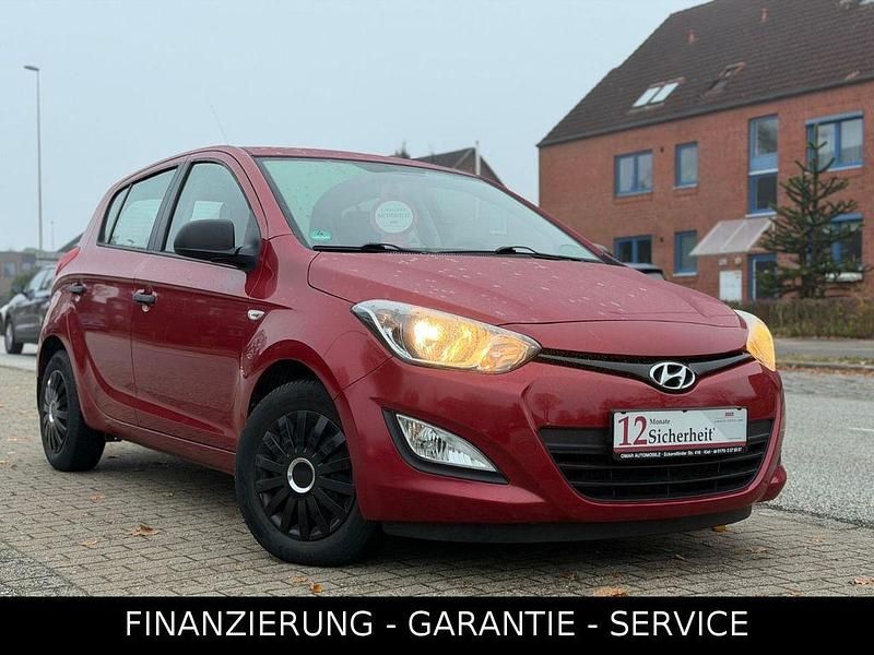 Rot Gebraucht 2014 Hyundai i20 Classic Limousine | 4.499 € (Fairer Preis) - Bild 1/4
