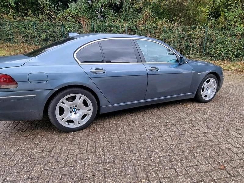 Blau Gebraucht 2007 BMW 730 Limousine | 7.600 € (Teuer) - Bild 1/4