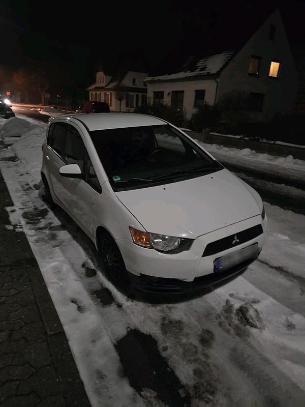 Second-hand Mitsubishi Colt Edition 95 CP (69 kW) 2011 Alb Hatchback