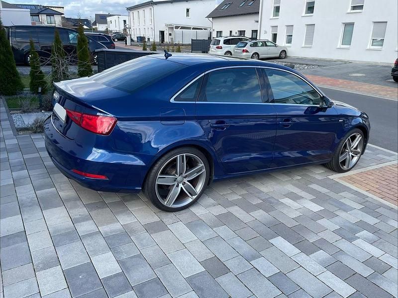 Gebraucht Audi A3 S-Line 150 PS (110 kW) 2015 Blau Limousine