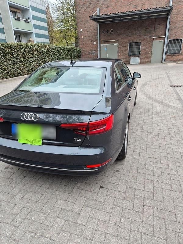 Używany Audi A4 Design 150 KM (110 kW) 2015 Szary Sedan/Limuzyna