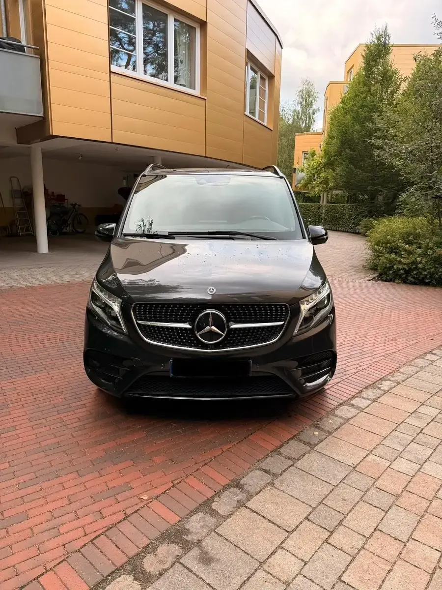 Gebraucht Mercedes V300 Avantgarde Edition 239 PS (175 kW) 2020 Grau Van / Kleinbus
