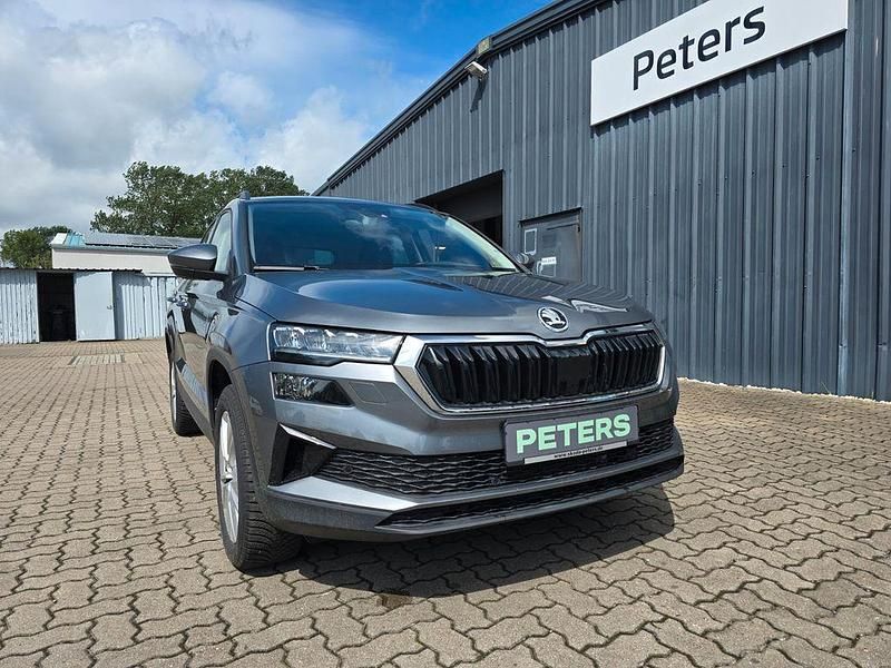 Grau Gebraucht 2024 Skoda Karoq Selection SUV | 30.740 € (Fairer Preis) - Bild 1/4