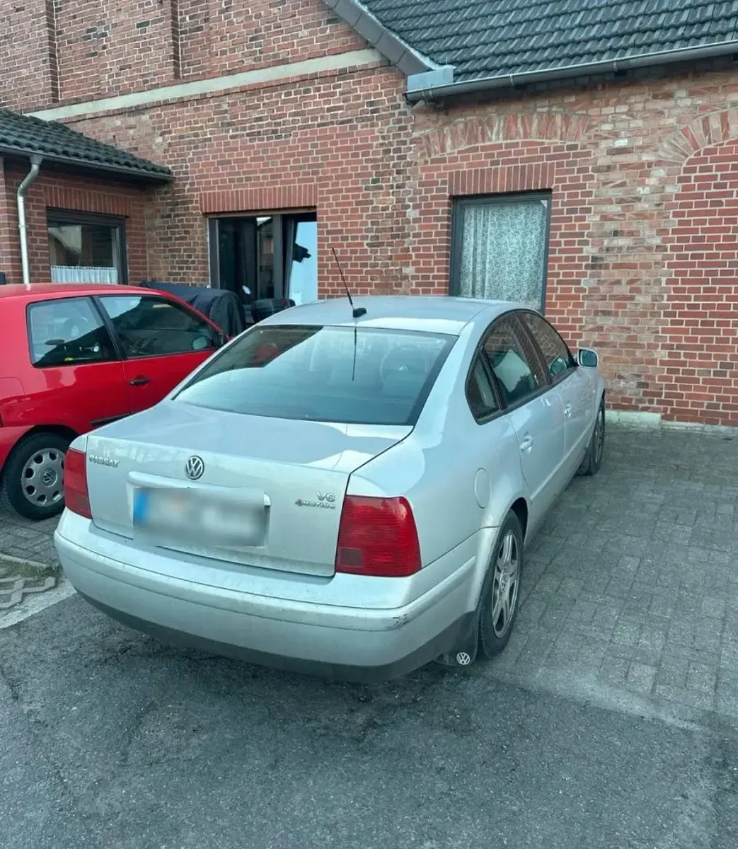 Usata VW Passat 193 CV (141 kW) 2002 Argento Berlina