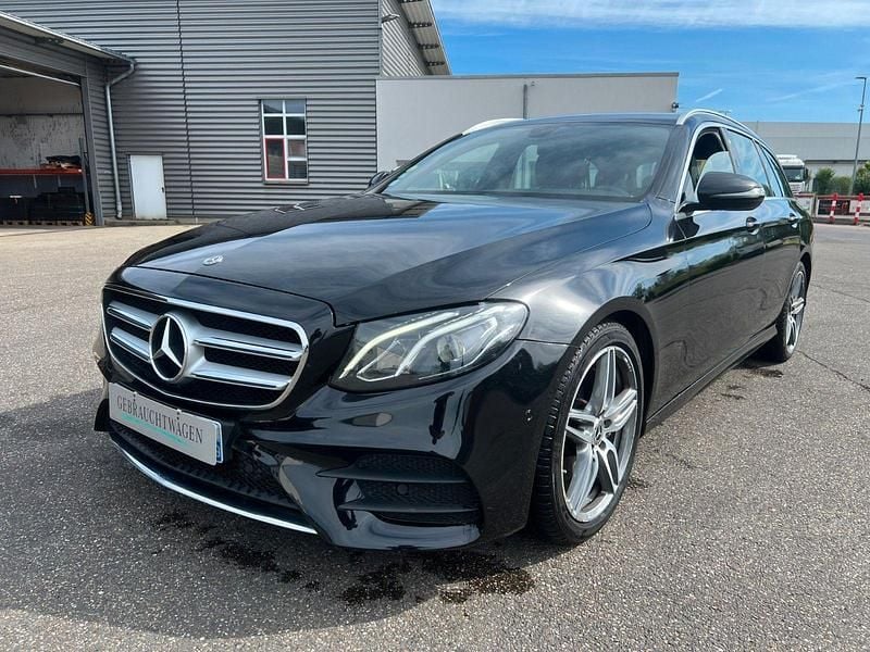 Schwarz Gebraucht 2018 Mercedes E200 AMG Kombi | 12.999 € - Bild 1/4
