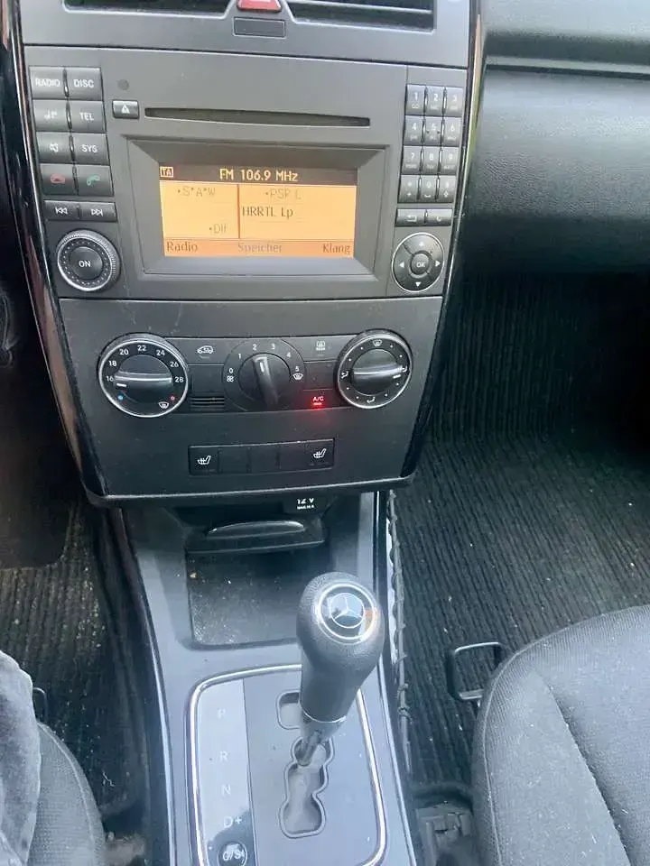 Używany Mercedes A180 109 KM (80 kW) 2008 Szary Hatchback