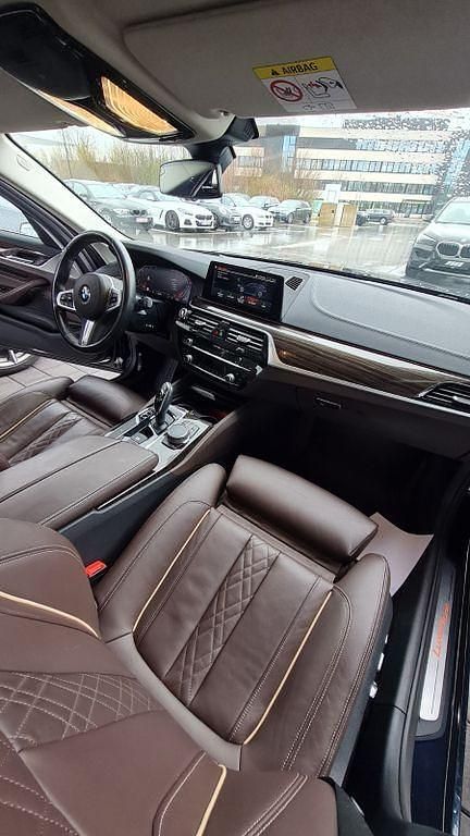 Gebraucht BMW 530 265 PS (194 kW) 2019 Blau Kombi