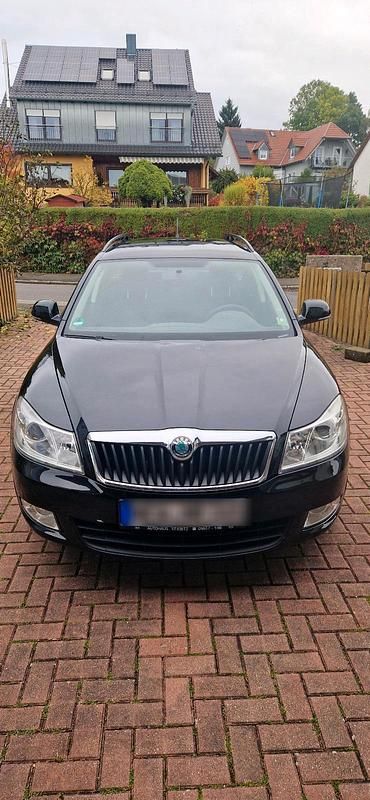 Schwarz Gebraucht 2011 Skoda Octavia Kombi | 2.900 € (Superpreis) - Bild 1/4