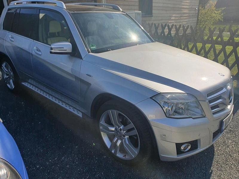 Silber Gebraucht 2009 Mercedes GLK320 Edition 1 SUV | 13.500 € (Fairer Preis) - Bild 1/4