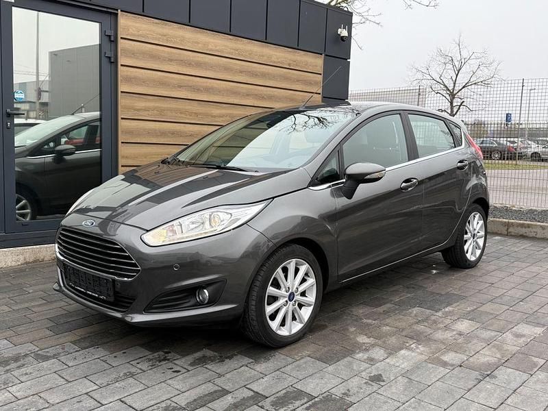 Gebraucht Ford Fiesta Titanium 101 PS (74 kW) 2016 Grau Limousine