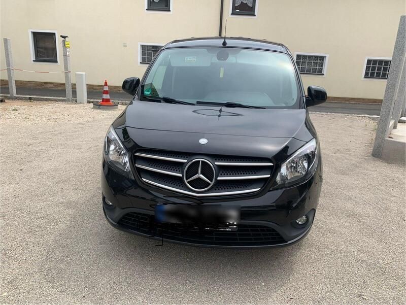 Schwarz Gebraucht 2018 Mercedes Citan 109 Van / Kleinbus | 8.800 € - Bild 1/4