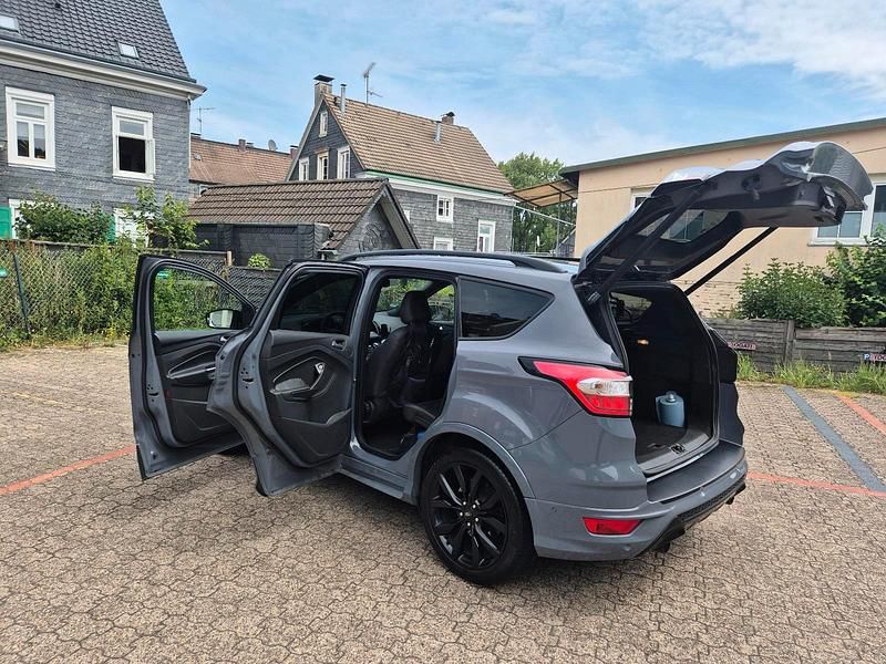 Gebraucht Ford Kuga ST-Line 230 PS (169 kW) 2019 Grau SUV