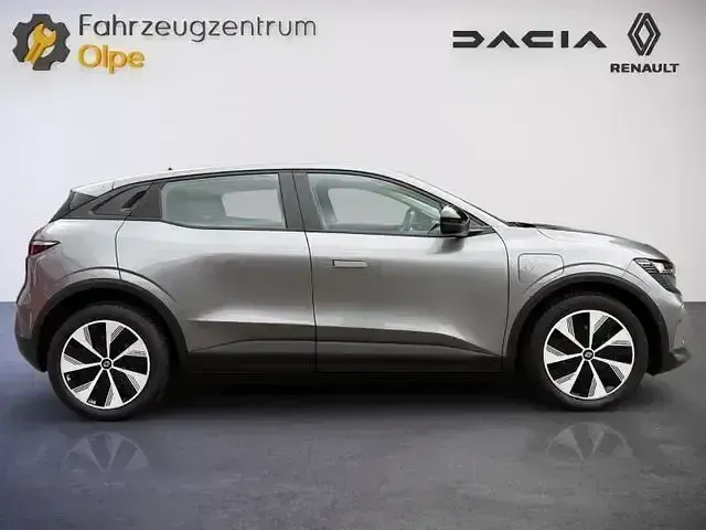 Używany Renault Megane E-Tech Evolution 96 kW (131 KM) 2023 Szary Sedan/Limuzyna