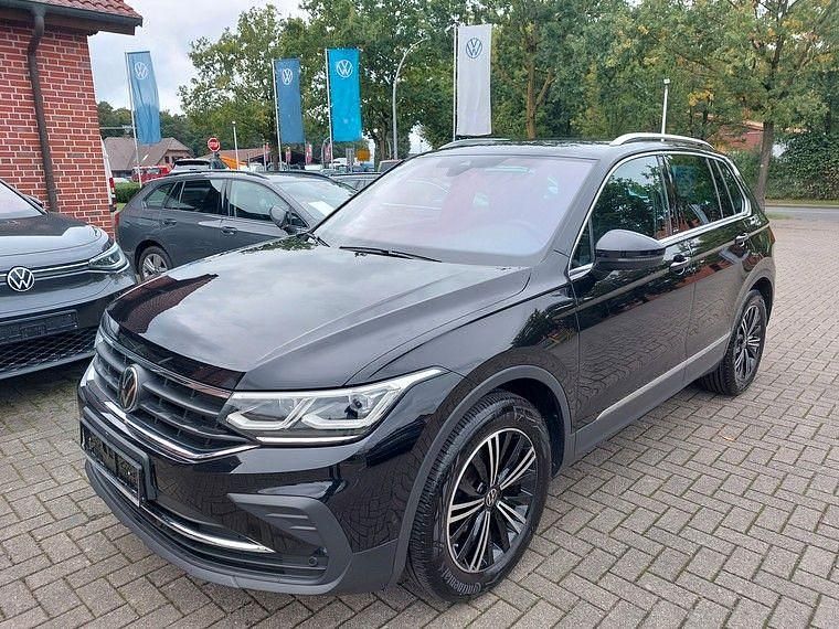 Deep black metallic Gebraucht 2023 VW Tiguan Move SUV | 29.990 € (Etwas zu teuer) - Bild 1/4