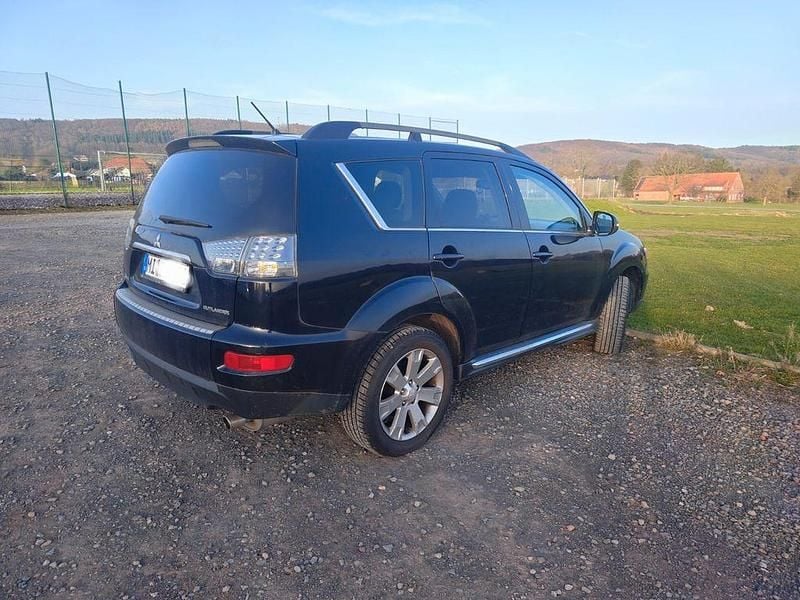 Gebraucht Mitsubishi Outlander Invite 147 PS (108 kW) 2012 Schwarz SUV