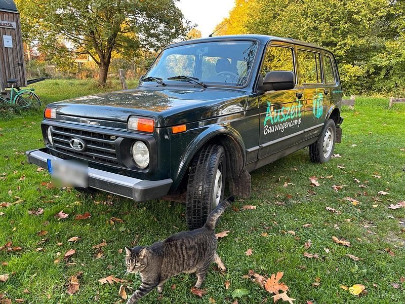 Andere farben Gebraucht 2020 Lada niva SUV | 15.900 € (Etwas zu teuer) - Bild 1/4