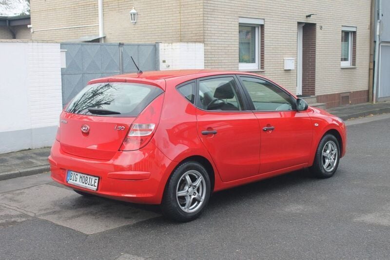 Gebraucht Hyundai i30 Classic 109 PS (80 kW) 2008 Rot Limousine