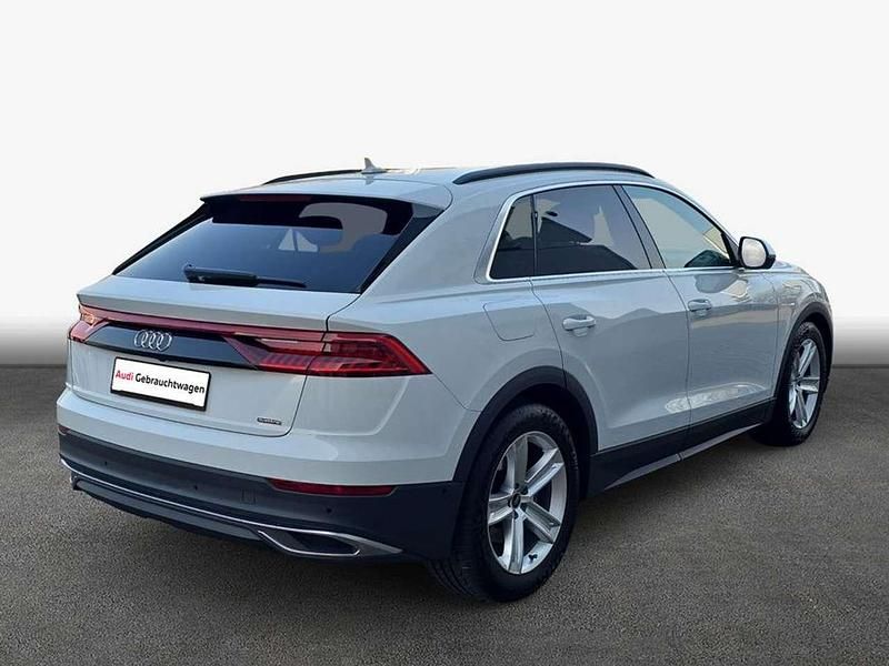 Gebraucht Audi Q8 Ambiente 286 PS (210 kW) 2023 Gletscherweiß metallic SUV