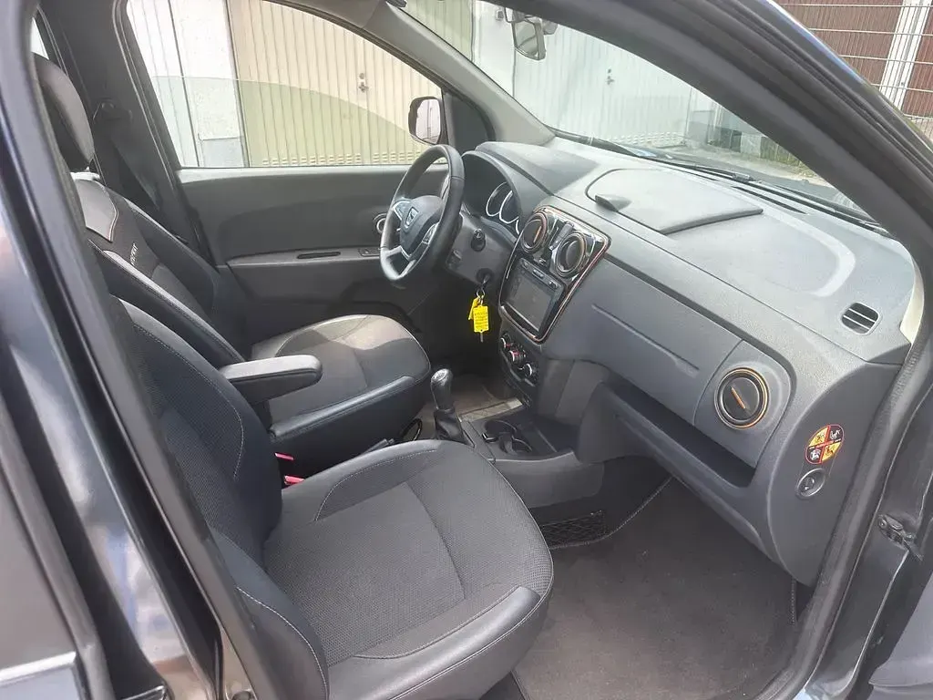 Gebraucht Dacia Lodgy Celebration 116 PS (85 kW) 2017 Grau Van / Kleinbus