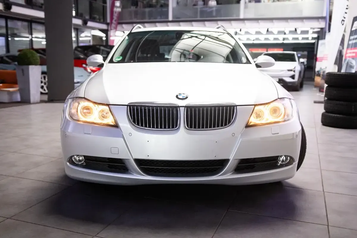 Gebraucht BMW 325 217 PS (159 kW) 2006 Silber Kombi