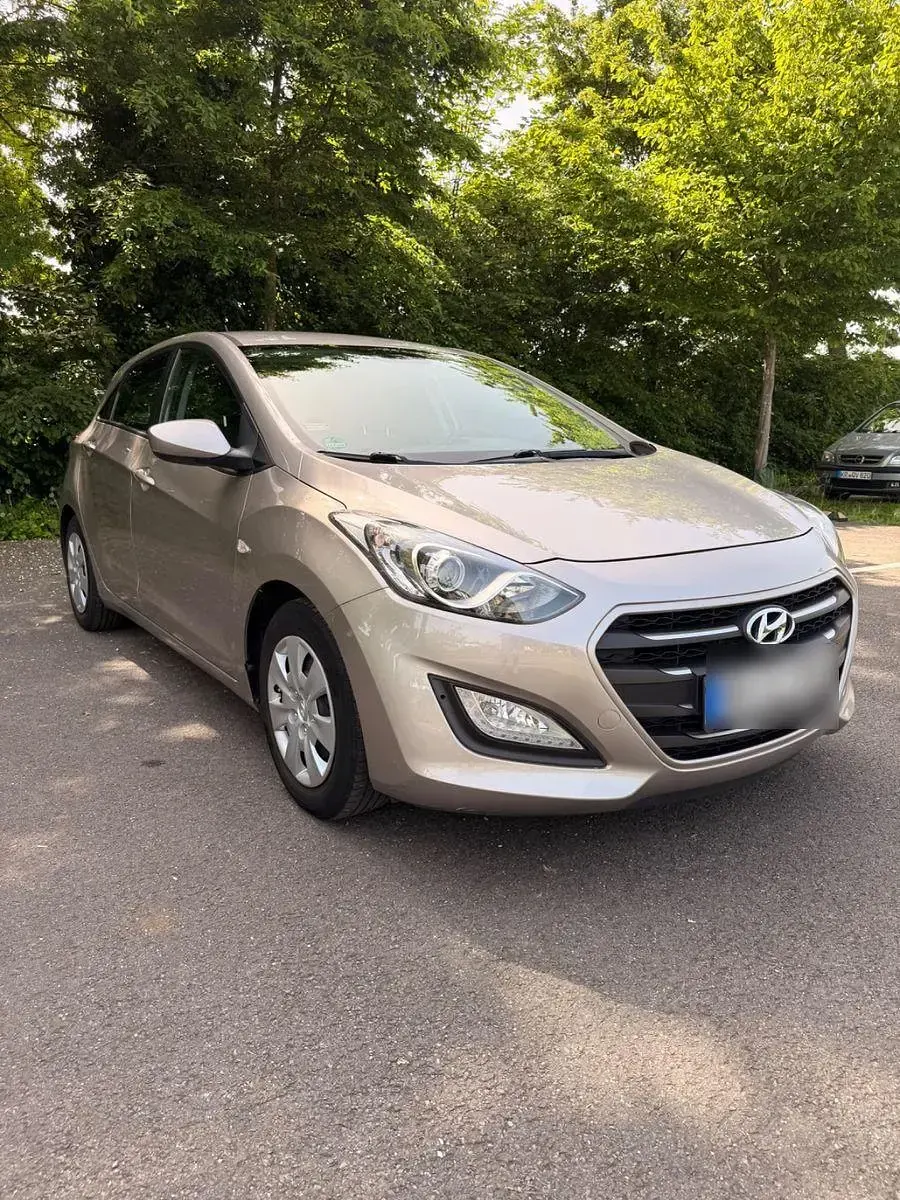 Gebraucht Hyundai i30 Trend 99 PS (72 kW) 2017 Beige Limousine