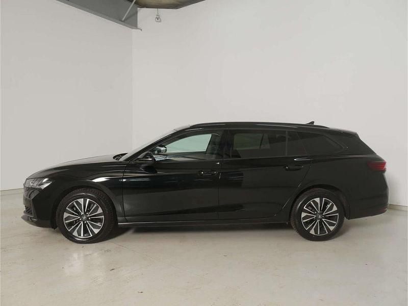 Gebraucht Skoda Superb Selection 265 PS (194 kW) 2025 Ebonyschwarzmetallic Kombi