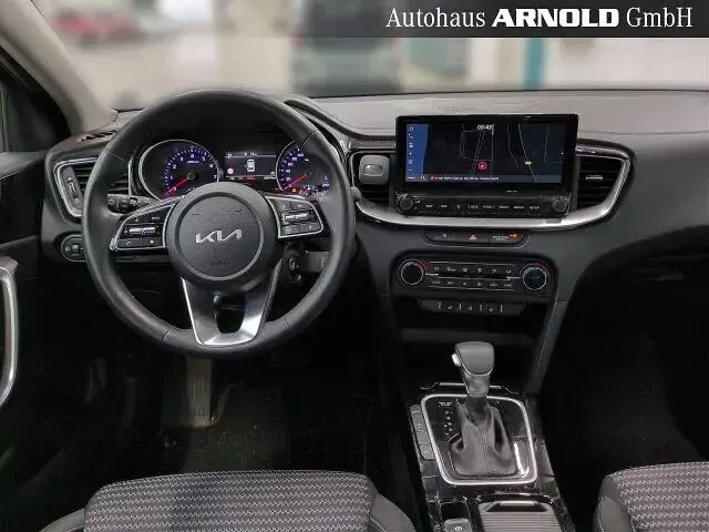 Gebraucht Kia Ceed Comfort 140 PS (102 kW) 2024 Lunarsilber Kleinwagen