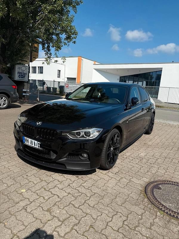 Schwarz Gebraucht 2015 BMW 330 Limousine | 20.000 € (Etwas zu teuer) - Bild 1/4