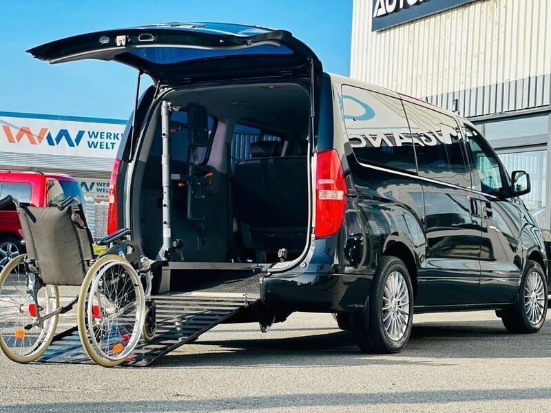 Schwarz Gebraucht 2012 Hyundai H-1 Van / Kleinbus | 21.900 € - Bild 1/4