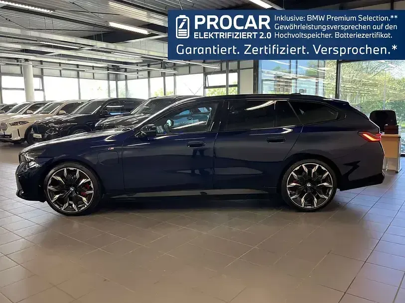 Gebraucht BMW 550e M Sport 489 PS (359 kW) 2025 Blau Kombi