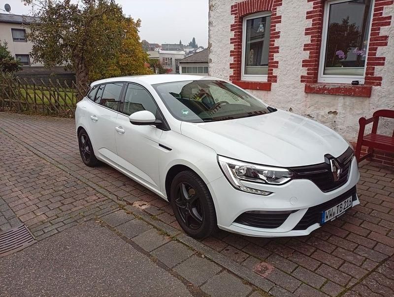 Weiß Gebraucht 2018 Renault Mégane IV Kombi | 9.800 € (Etwas zu teuer) - Bild 1/4