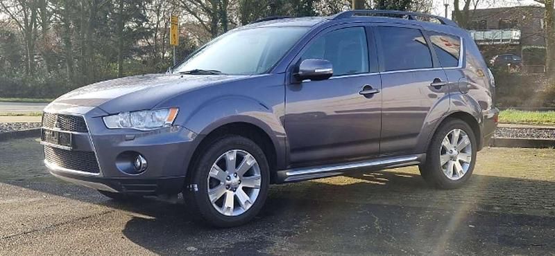 Gebraucht Mitsubishi Outlander Invite 147 PS (108 kW) 2011 Effektgrau SUV